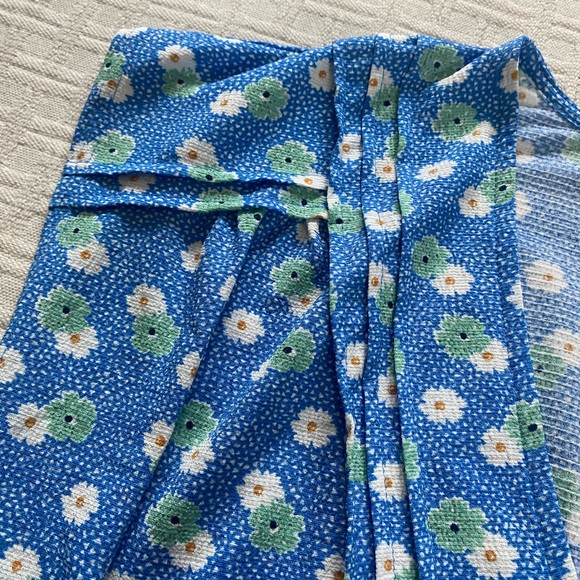 Anthropologie blue floral blouse. - Picture 4 of 8